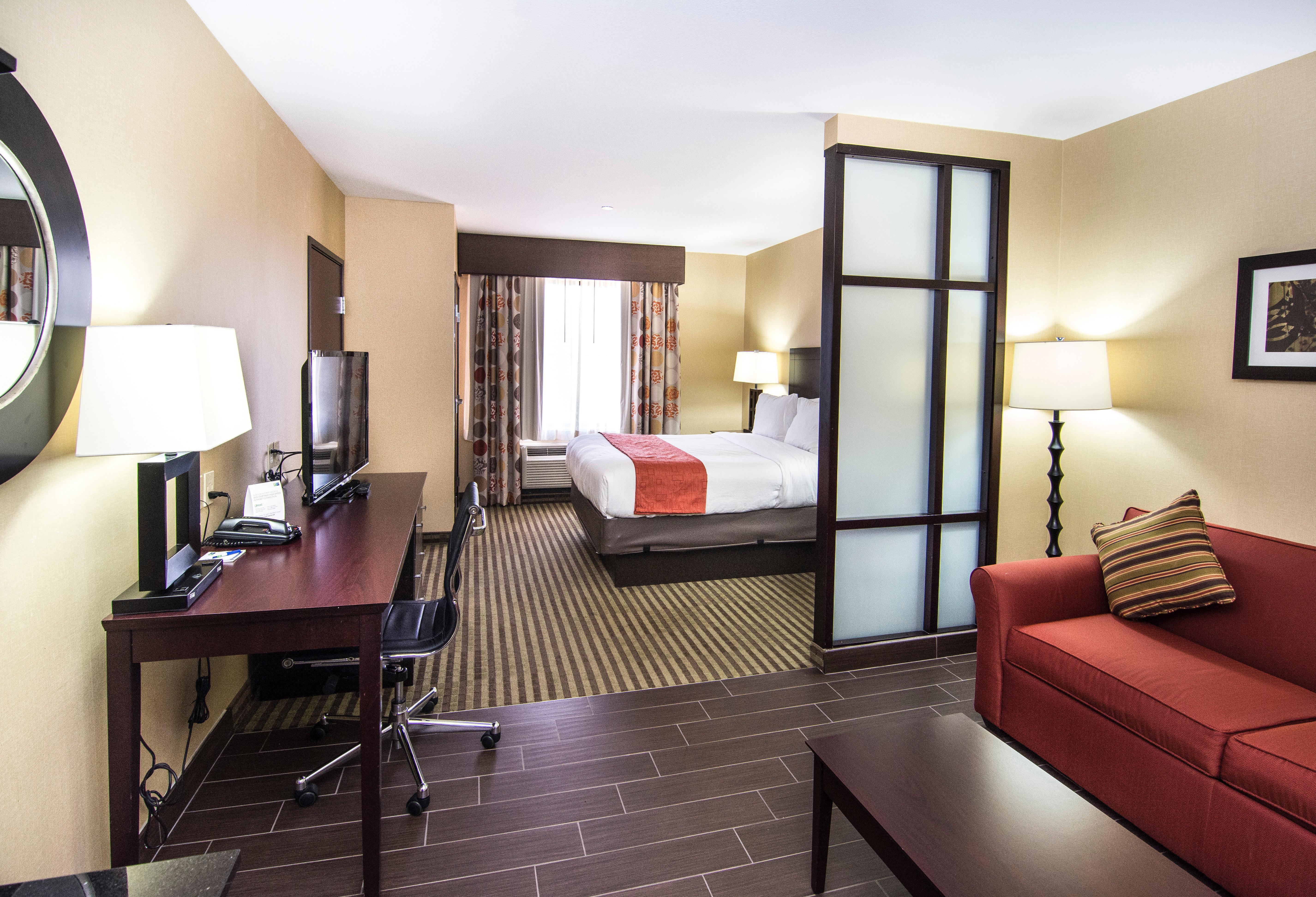 Holiday Inn Express & Suites Elkton - University Area, An Ihg Hotel Exterior photo